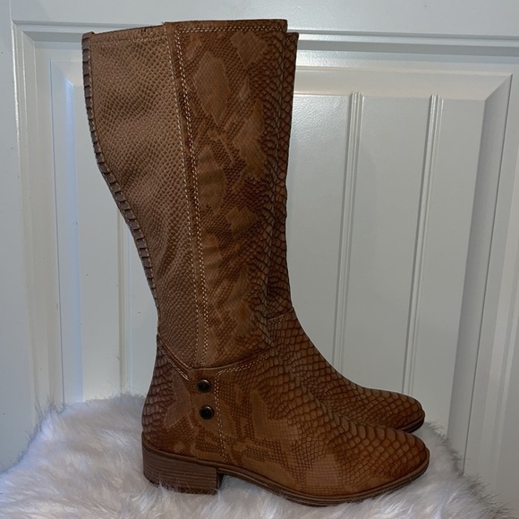 BARETRAPS Madelyn Womens tan Faux Leather Embossed Knee-High Boots size 8.5 NEW - Picture 2 of 9